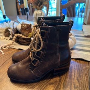 Excellent condition sorel boots!